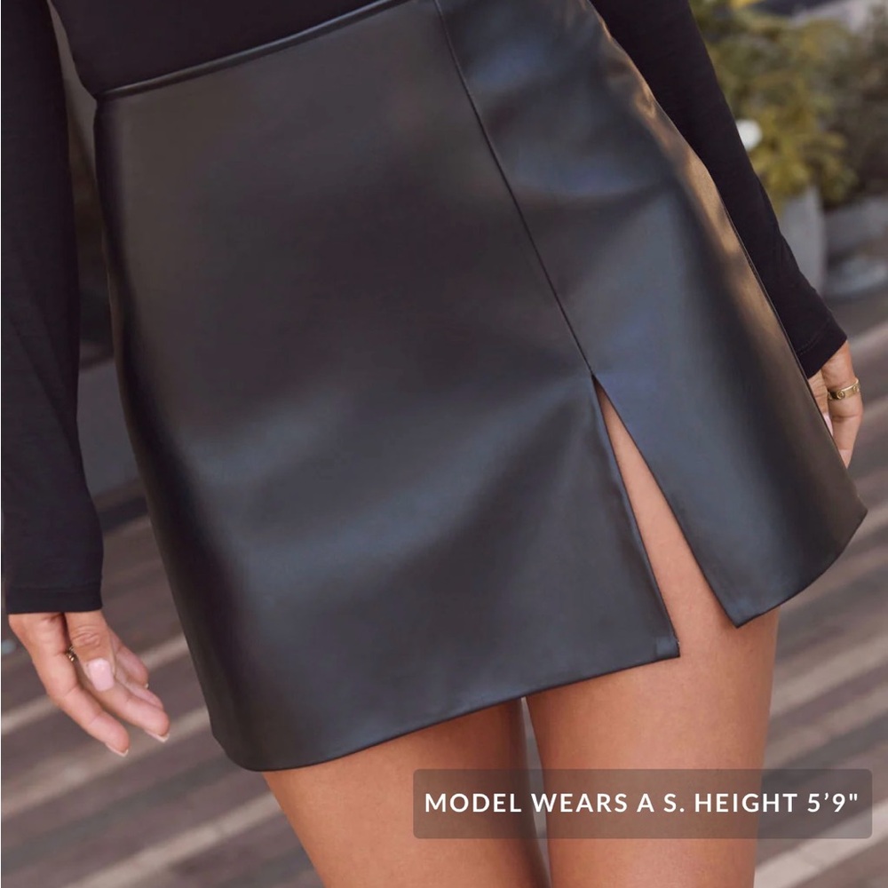 Vici Holy Smokes Faux Leather Mini Skirt - Black / M